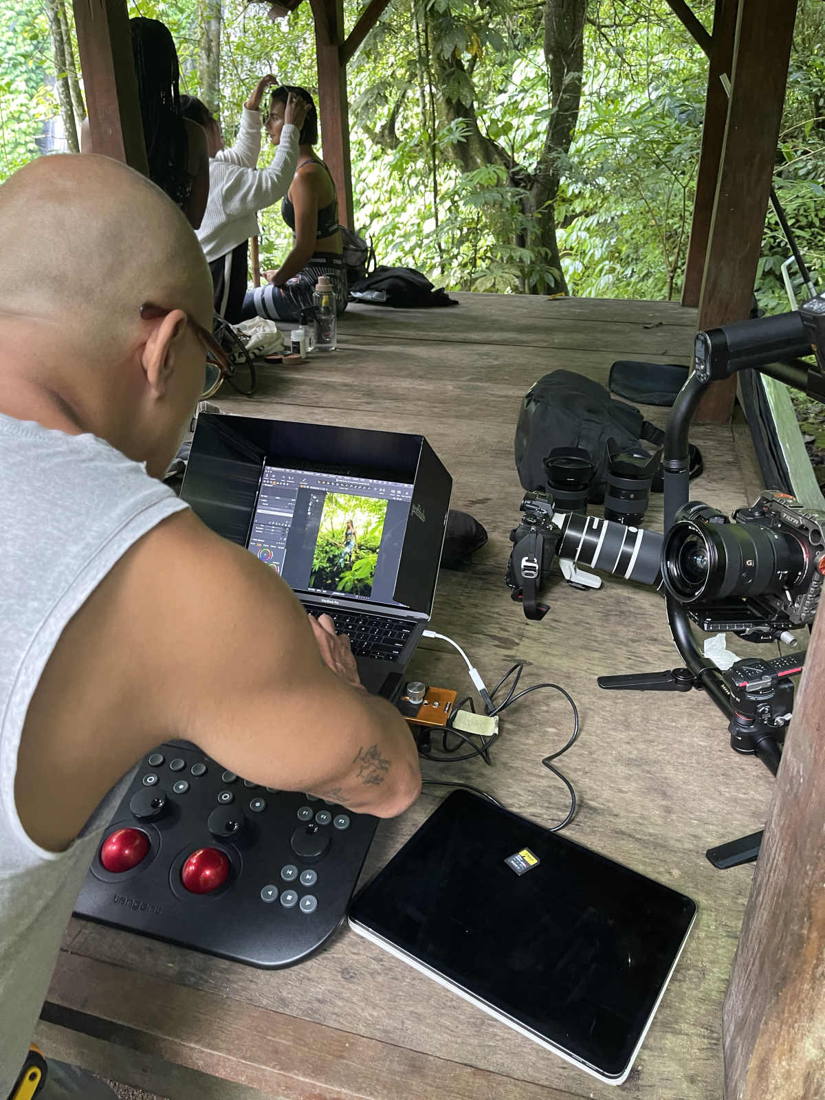 Stronger vidoe shoot, taking stills